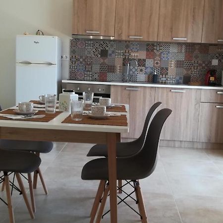 Comfortable Apartment Close To The Airport Spáta Exteriör bild