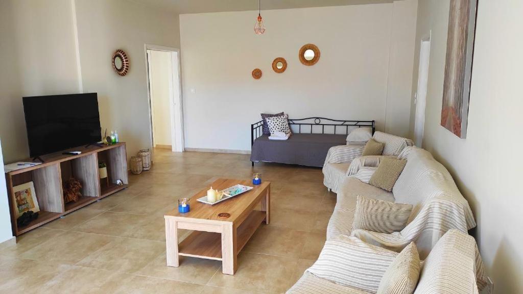 Comfortable Apartment Close To The Airport Spáta Exteriör bild