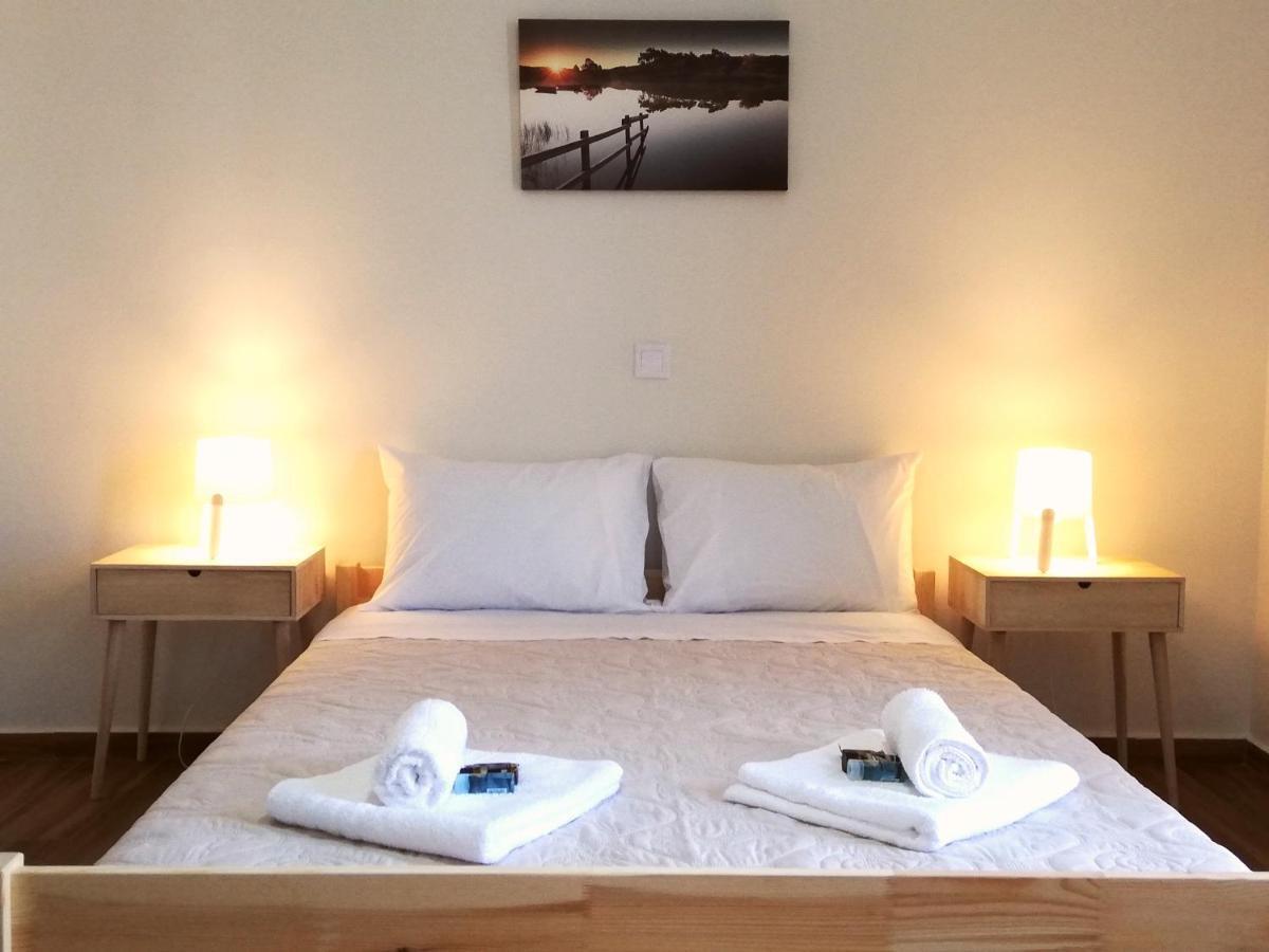 Comfortable Apartment Close To The Airport Spáta Exteriör bild